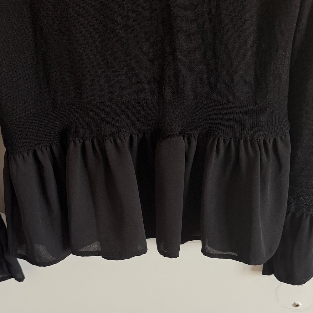White House Black Market Black Boho Peplum Sweater Blouse Lace Ruffle Detail XS - Picture 8 of 8